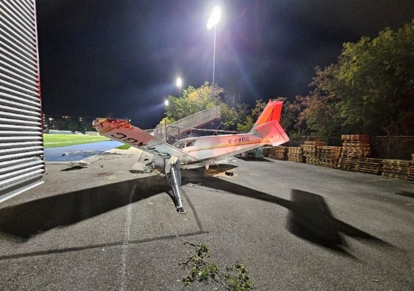 The aircraft after striking a chain-link fence near a soccer field in Toronto, Ontario, on 15 September 2025 (Source: TSB)  The aircraft after striking a chain-link fence near a soccer field in Toronto, Ontario, on 15 September 2025 (Source: TSB)