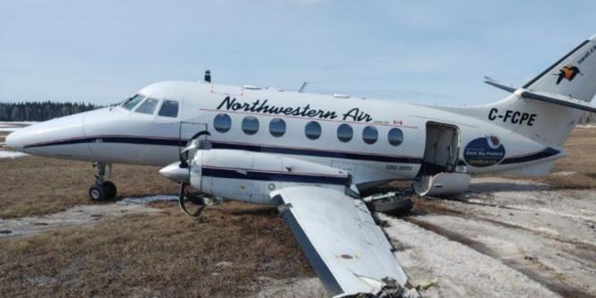Figure 1. View of the occurrence aircraft with damage shown, looking northwest (Source: Third party, with permission)